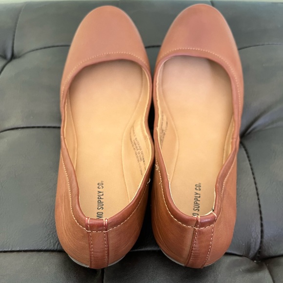 5 for $25. Womens flats - Picture 2 of 5